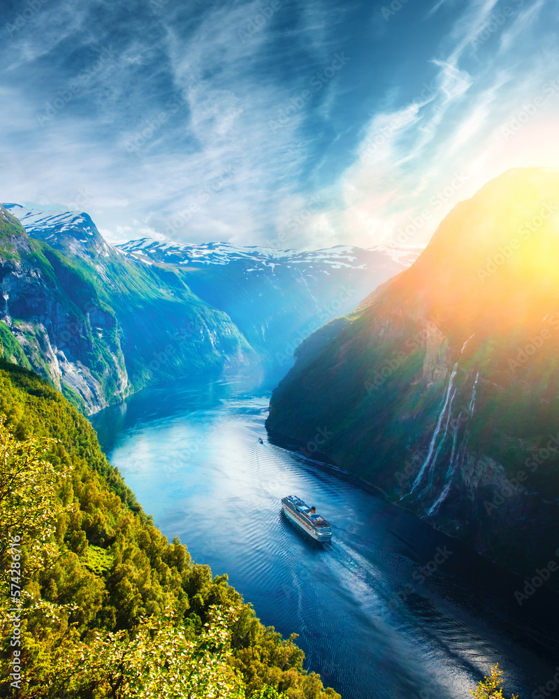 Breathtaking view of Sunnylvsfjorden fjord and famous Seven Sisters waterfalls, near Geiranger village in western Norway. - obrazy, fototapety, plakaty 