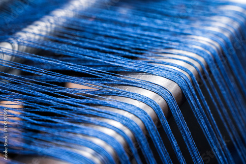 Schilderij op canvas A close up of weaving machine