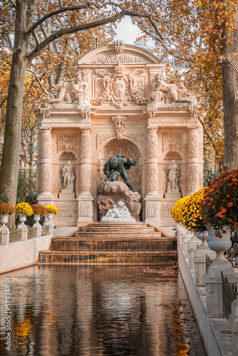 Fotografie The Medici Fountain in the Jardin du Luxembourg garden in Paris, France a day of