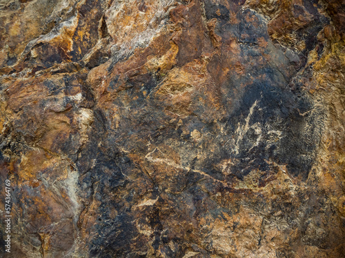 imagen detalle textura piedra con distintos colores negros y marrones con distintas profundidades 