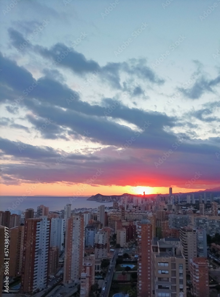 Obraz premium Atardecer en la ciudad de los rascacielos