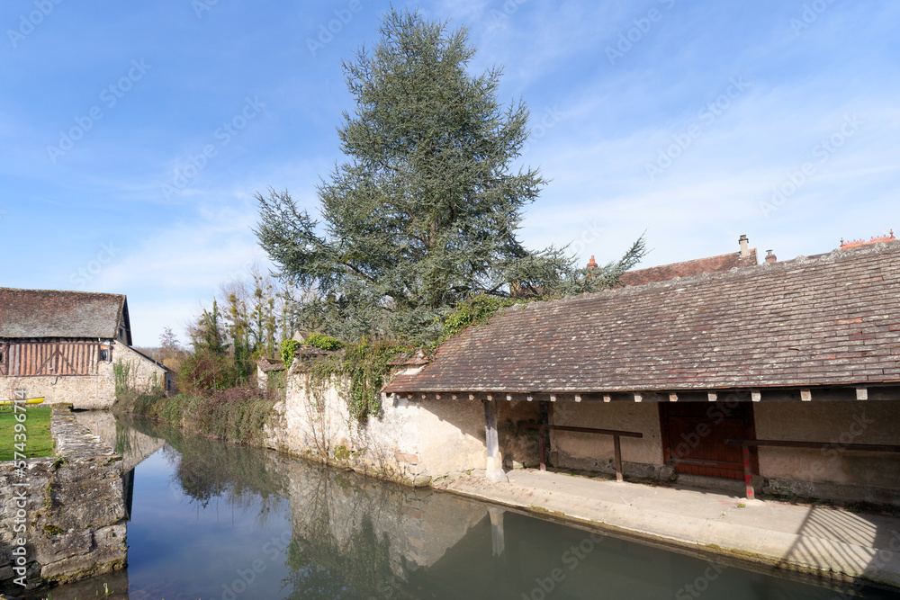 Fototapeta premium Orvanne river in Flagy village. Ile de France region