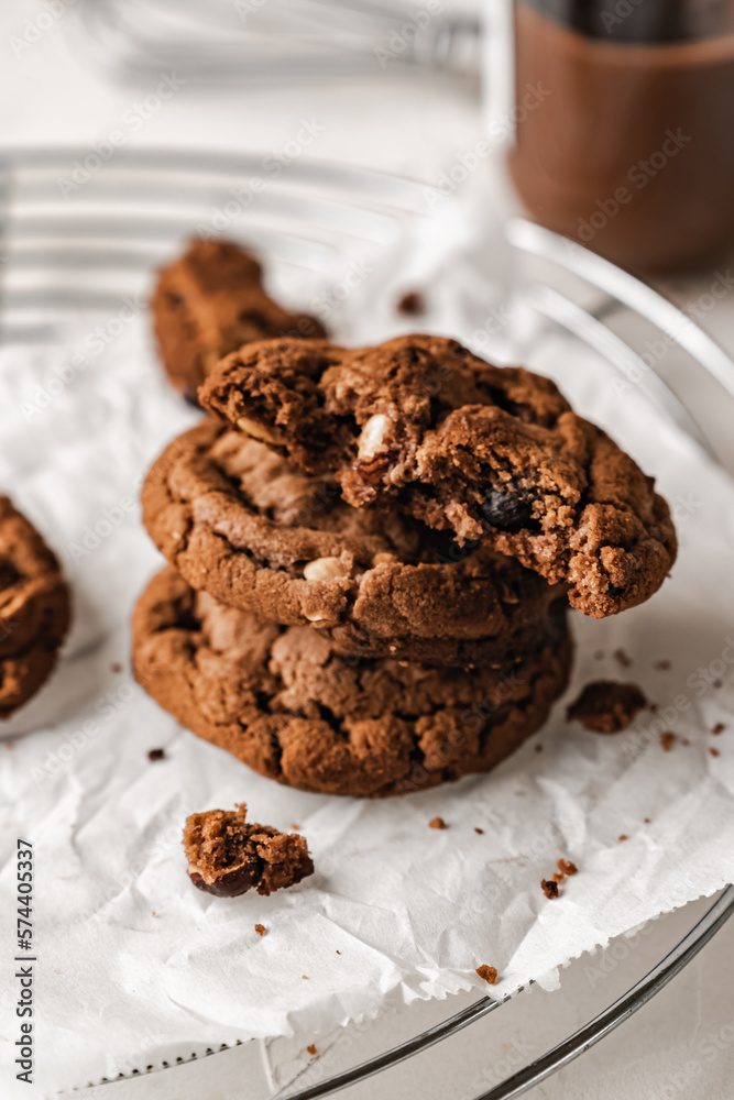 Fototapeta premium chocolate nut chip cookies on plate white background nutella
