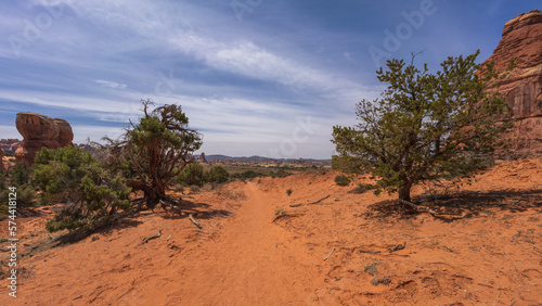 hiking the chesler park loop trail in the needles in canyonlands national park, usa © Christian B.