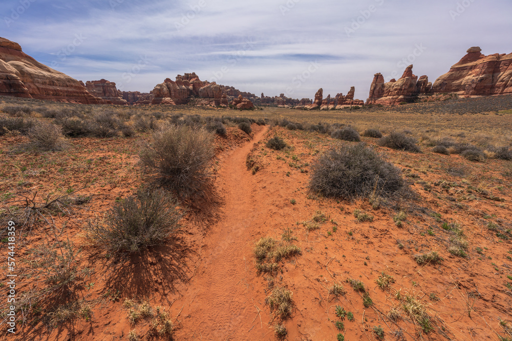 hiking the chesler park loop trail in the needles in canyonlands national park, usa