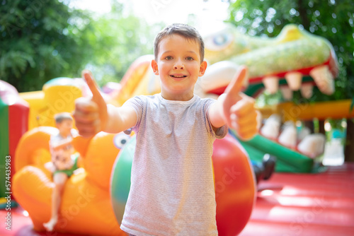 Φωτογραφία Happy boy having a lots of fun on a colorful inflate castle