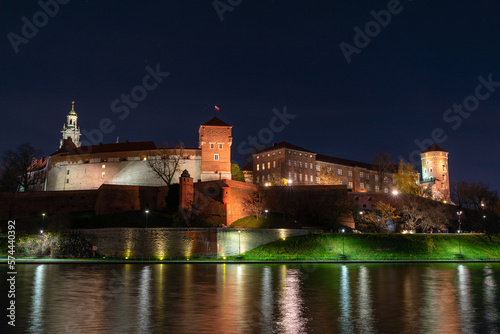 Royal Castle on Wawel Hill in Krakow / Zamek królewski na wzgórzu Wawelskim w Krakowie © LukaszB