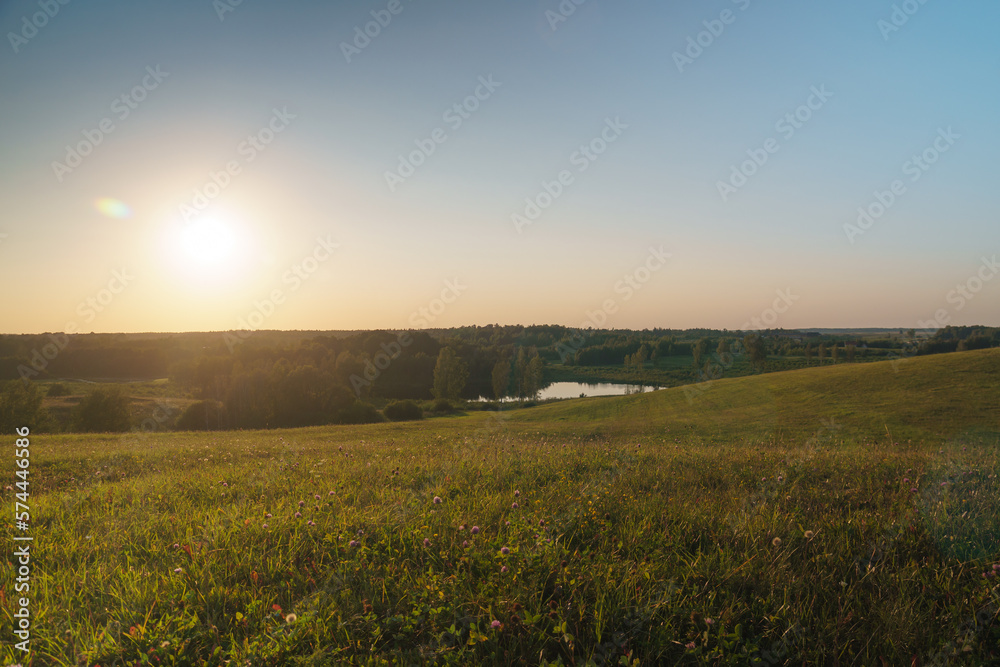 Obraz premium Sun and rural landscape at sunset