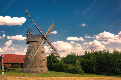 Windmühle im Sommer