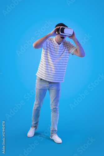 Young man using virtual rea...