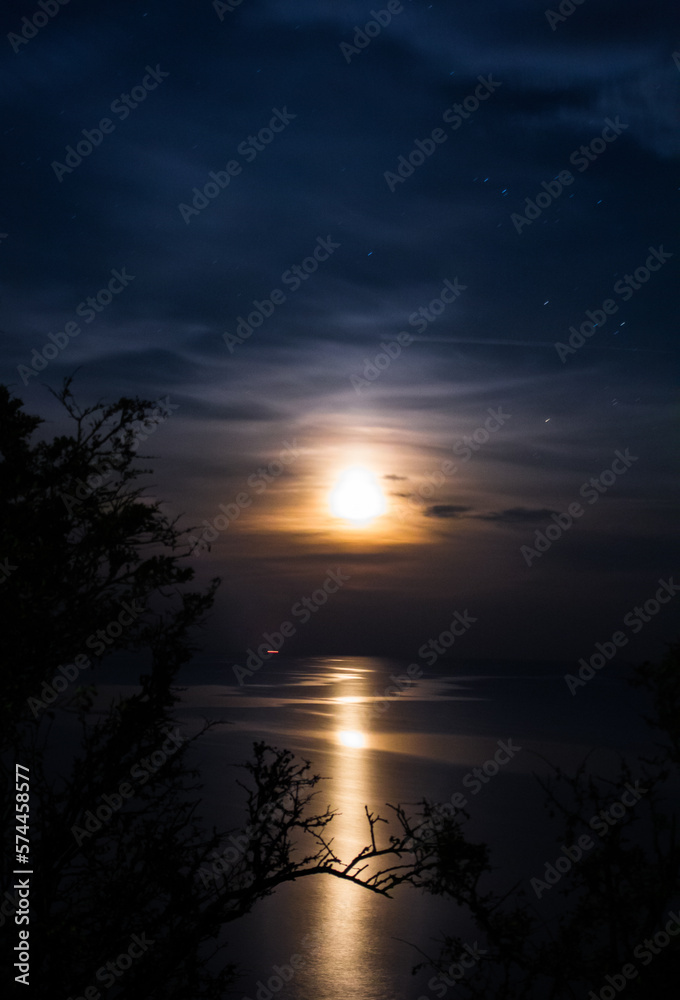 Mondlicht in der Nacht am Meer 