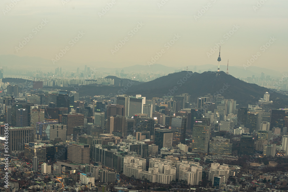 Fototapeta premium Sunset at Inwangsan Mountain in Seoul, South Korea