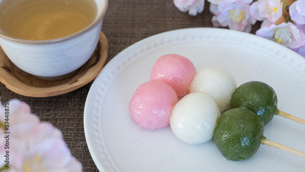 和菓子の三色団子と桜│お花見イメージ