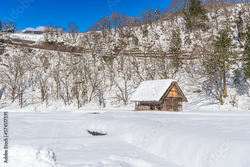 雪が積もった世界遺産白川郷の風景