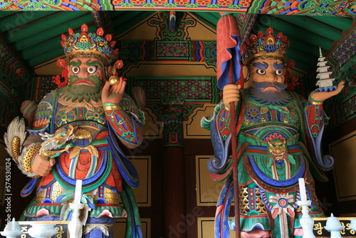 the four heavenly guardians of Buddhism
