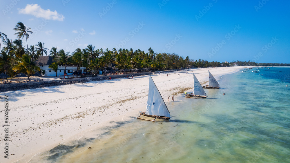 Obraz premium A vacation to Zanzibar's beaches offers the perfect blend of adventure and relaxation, with opportunities for travel, tourism, and exploration of the island's natural wonders.