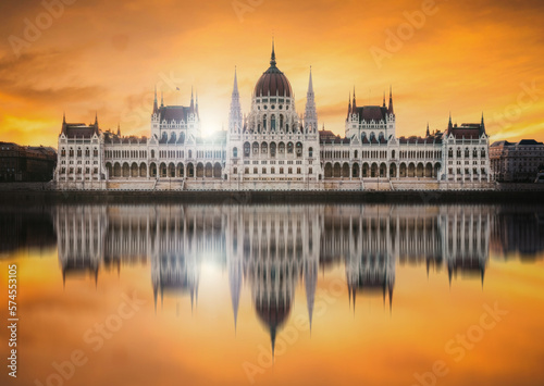 hungarian parliament building © Robby