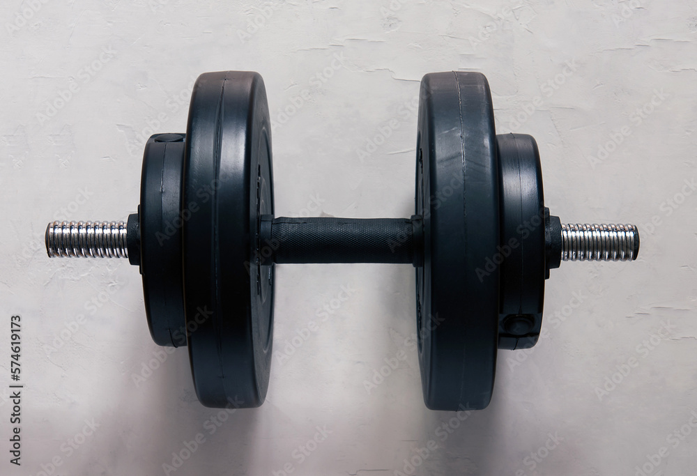 Obraz premium dumbbells on a gray concrete floor in the gym. Fitness or bodybuilding concept. top view with lots of copy space 