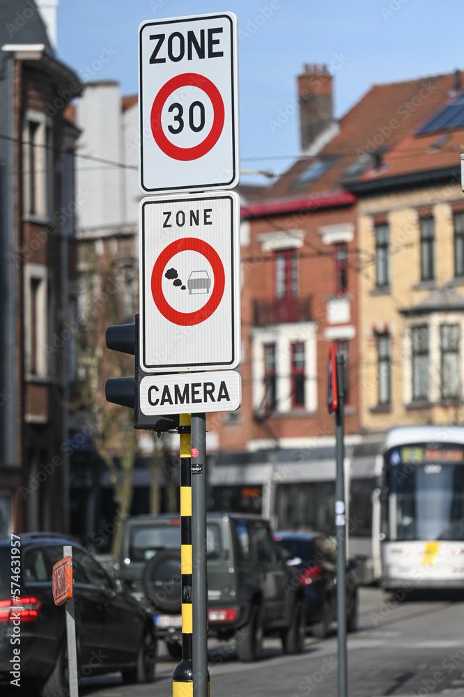 Belgique Belgie Gand Gent Ghent zone carbone pollution environnement signalisation zero vitesse 30 auto voiture