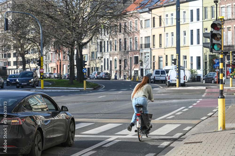 velo cycliste Belgique Flandres gent Gand circulation environnement femme jeune circulation