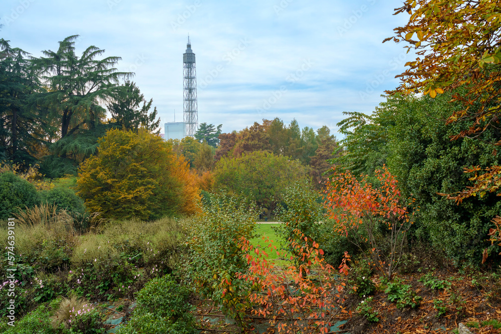 Obraz premium Sempione park in Milan at fall