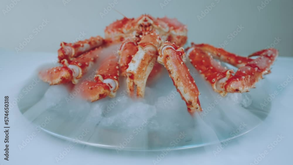 Crab with nitrogen, serving crab with nitrogen, steam from crab, serving crab in a restaurant Crab with nitrogen, serving crab with nitrogen, steam from crab, serving crab in a restaurant