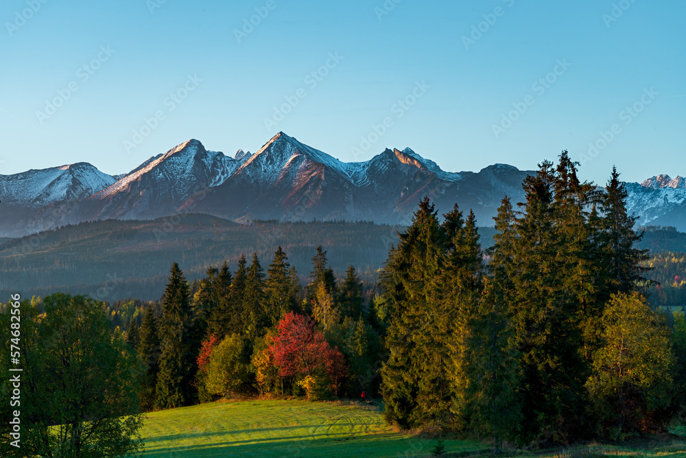 Tatry bielskie o poranku. Tatry Bielskie in the morning.