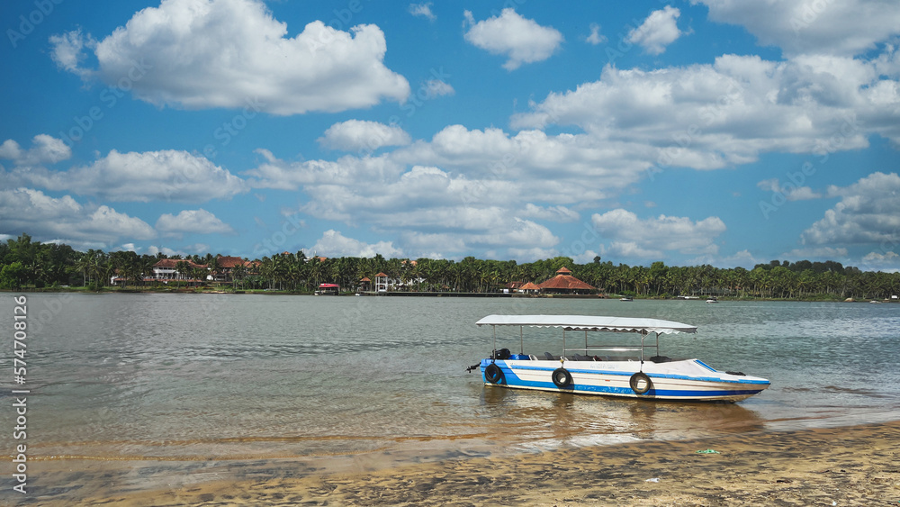 Obraz premium Boats on the lake.