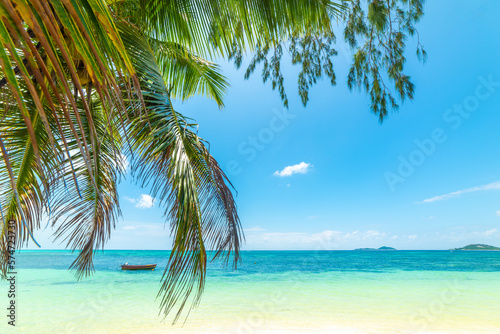 Boat by the shore in Praslin island