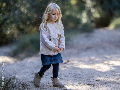 Obraz na płótnie Little girl walking thoughtfully in the woods w salonie