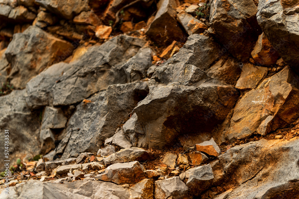 imagen detalle piedras puntiagudas entre arcilla imagen detalle piedras puntiagudas entre arcilla