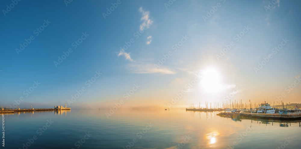 Fototapeta premium Sunrise over Eastern Beach, Geelong, Victoria, Australia