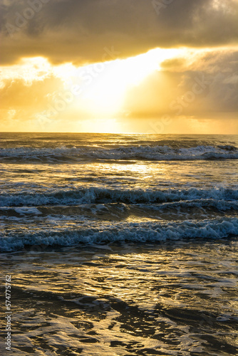 nascer do sol  mar da Bahia  Brasil