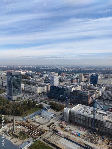 Fototapeta Naklejka Na Ścianę i Meble -  Panorama rozwiniętego miasta stolica kraju z wieżowcami i biurowcami
