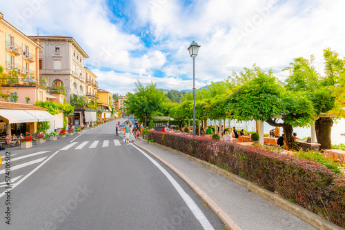 Lakefront cafes, shops and colorful buildings along the Piazza Mazzini on the shores of Lake Como at Bellagio, Italy.