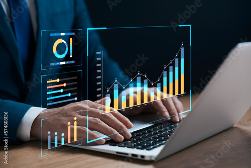 Canvastavla businessman analyzing business Enterprise data management, business analytics with charts, metrics and KPIs to improve organizational performance, marketing, financial organization strategy