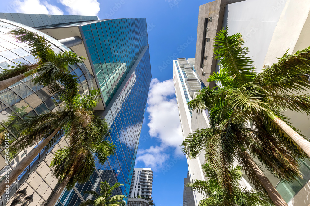 Naklejka premium Miami downtown financial skyline and business shopping center near Biscayne bay and South beach.