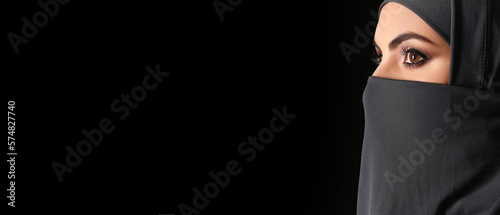 Beautiful Muslim woman on d...