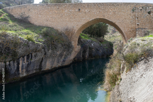 Roman bridge where we can observe the passage of the river Júcar in the medieval city of Alcalá del Júcar. Province Albacete. Spain © Esteban