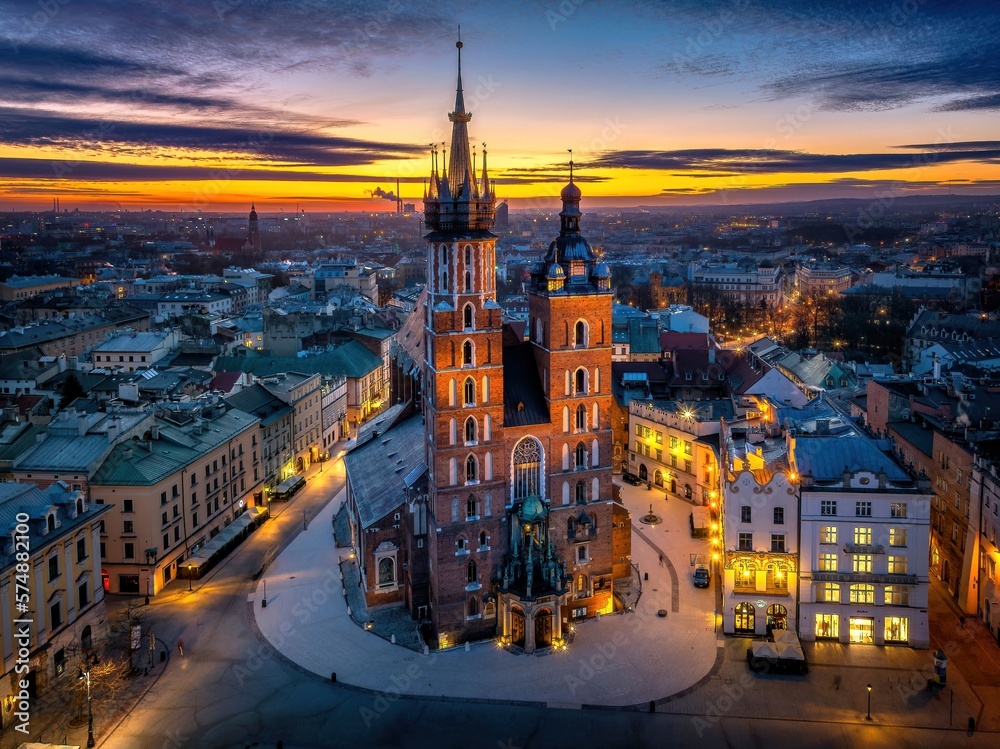 Obraz na płótnie Rynek Główny w Krakowie z lotu drona o wschodzie słońca w salonie
