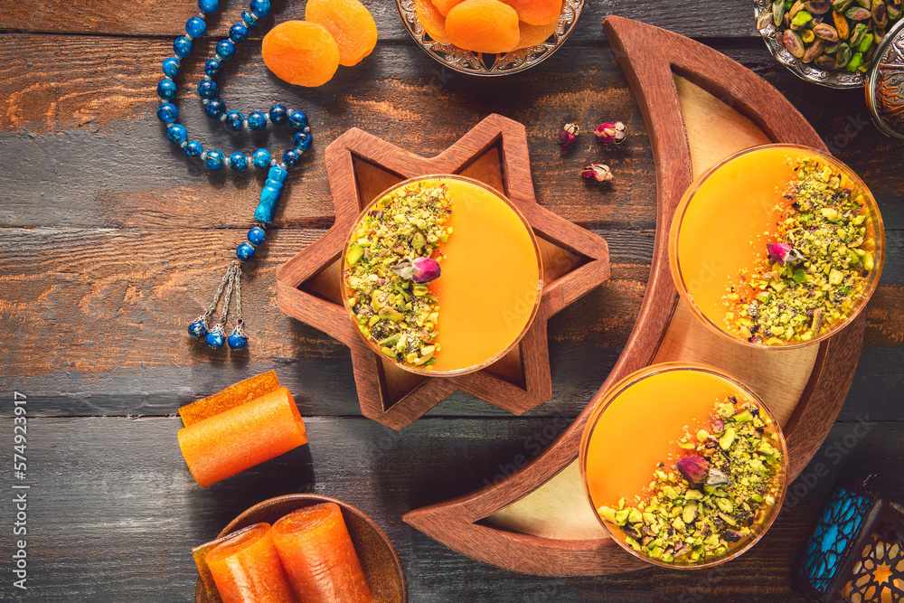 Foto Stock Arabic Cuisine; Dry Apricot Pudding (Qamar Al Deen). Middle Eastern apricot pudding