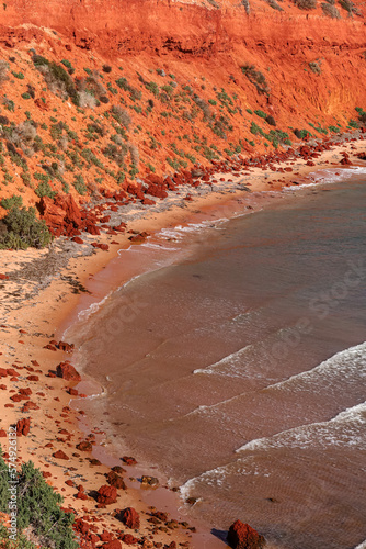 Zoomed in picture of Cape Peron in Shark bay, Western Australia. Orange land and red rocks next to the beach and the ocean. Breathtaking view in an australian national park.
