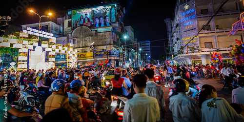 Wallpaper Mural un samedi soir à Can Tho Torontodigital.ca
