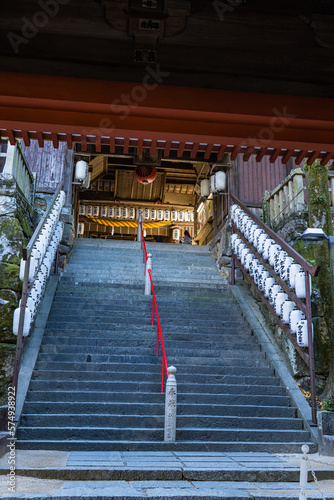 日本 岡山県岡山市北区吉備津にある吉備津神社の北随神門から見える拝殿