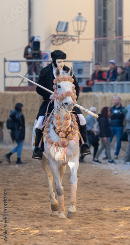Traditional mask of the horse Sartiglia race, Su componidori 