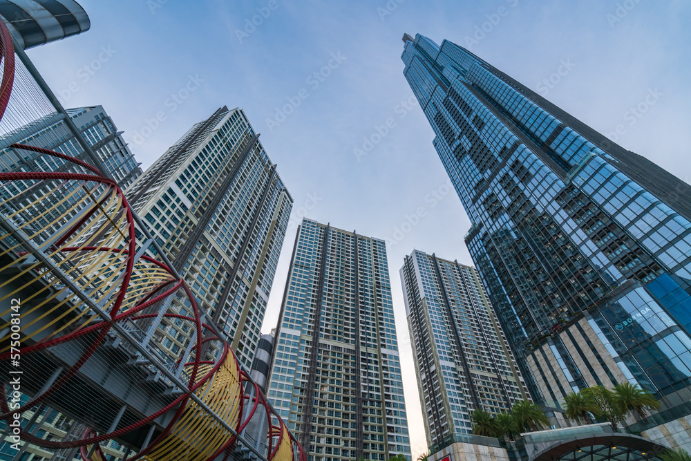 Fototapeta premium Beautiful evening at landmark 81, the tallest building in Vietnam. The building lights up with colorful lights in the evening. Travel concept
