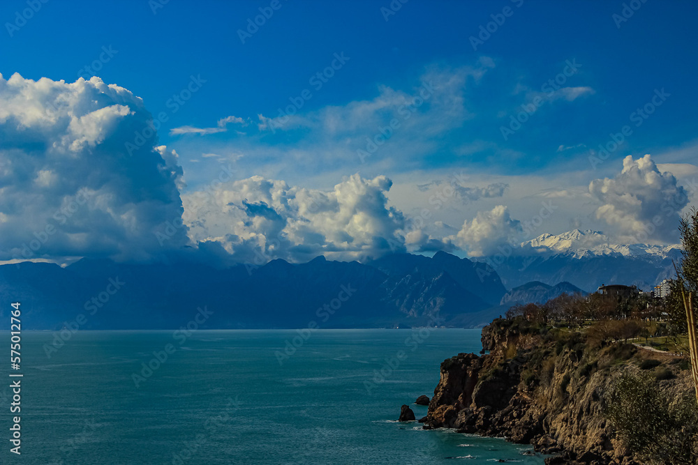 Fototapeta premium clouds over the sea