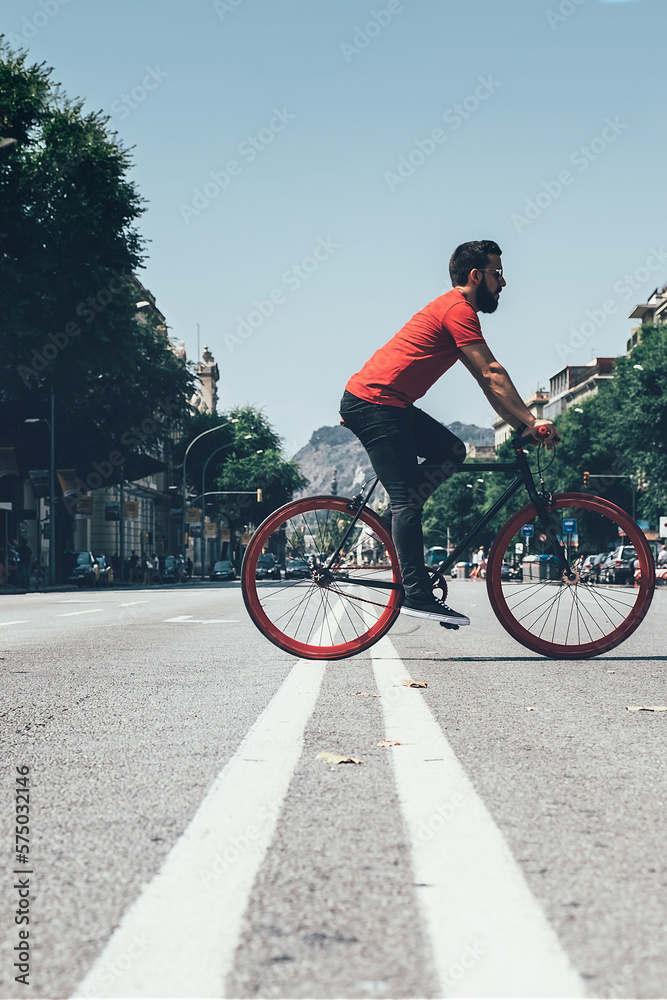 Obraz premium Man on bicycle on city road