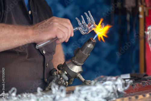 Canvas Print Craftsman shaping a glass horse with his torch
