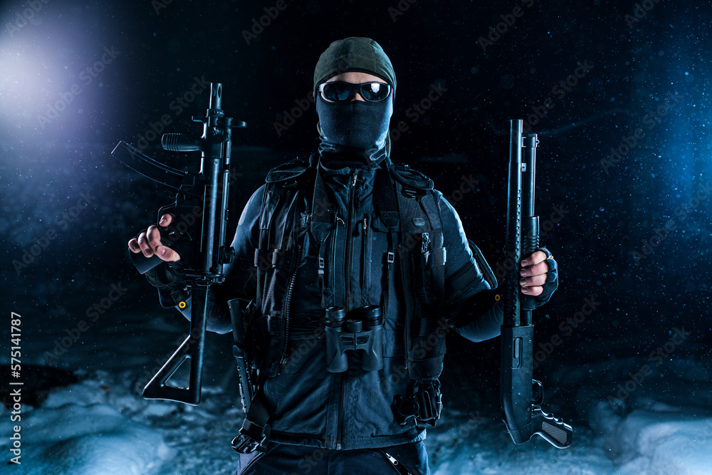 Naklejka premium Military man winter posing at night